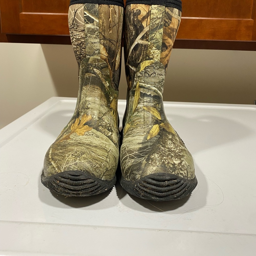 Neoprene boots size 6